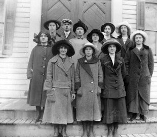 Photo Church Group Prior 1924